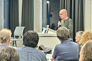 Peter Tomlinson over zijn boek \'De waanzin voorbij\'